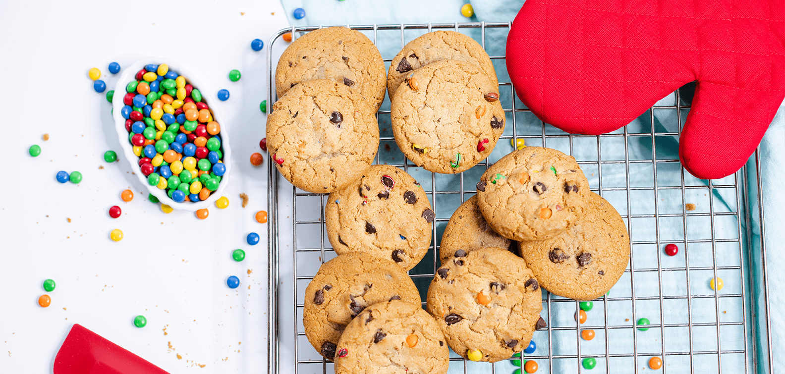 cookies, candy, oven mit